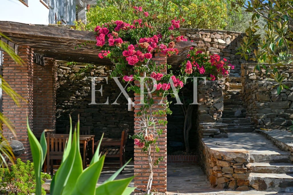 6 soveværelse Finca/Landehus til salg i Sayalonga med swimmingpool - € 890.000 (Ref: 9346892)