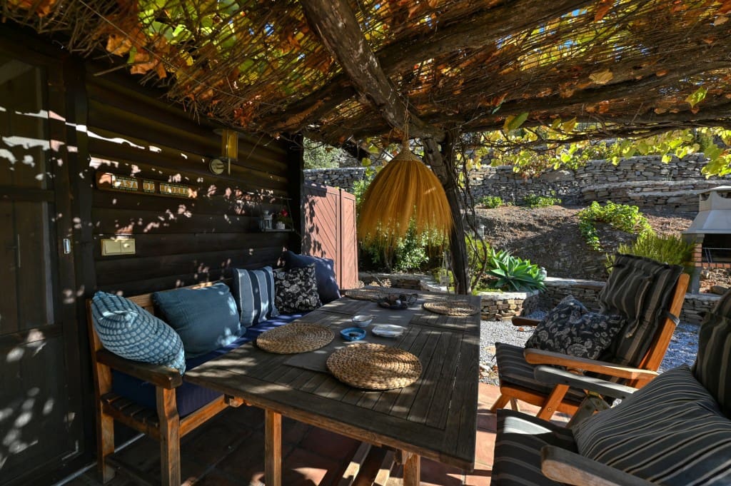 6 soveværelse Finca/Landehus til salg i Sayalonga med swimmingpool - € 890.000 (Ref: 9346892)