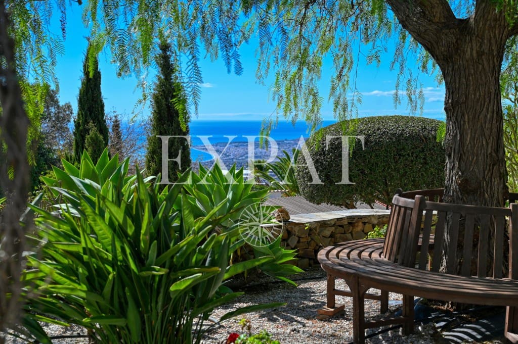 6 soveværelse Finca/Landehus til salg i Sayalonga med swimmingpool - € 890.000 (Ref: 9346892)