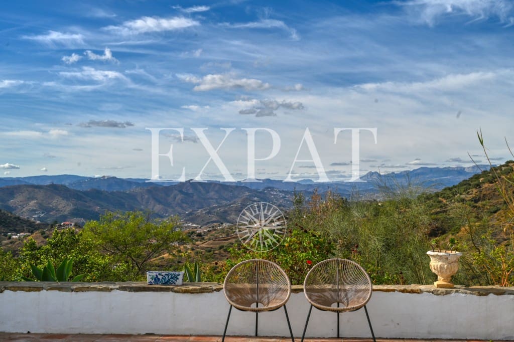 4 slaapkamer Finca/Landhuis te koop in Canillas de Aceituno met zwembad - € 340.000 (Ref: 9356687)