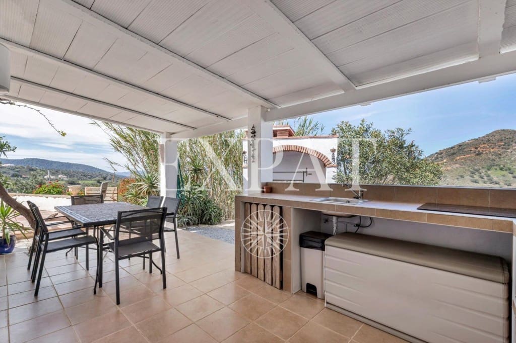 4 slaapkamer Finca/Landhuis te koop in Canillas de Aceituno met zwembad - € 340.000 (Ref: 9356687)