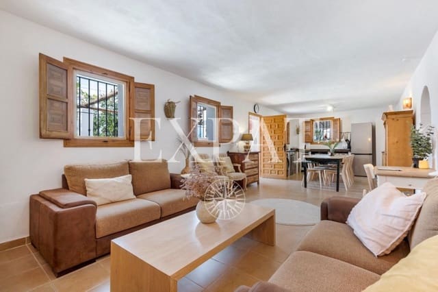 4 slaapkamer Finca/Landhuis te koop in Canillas de Aceituno met zwembad - € 340.000 (Ref: 9356687)