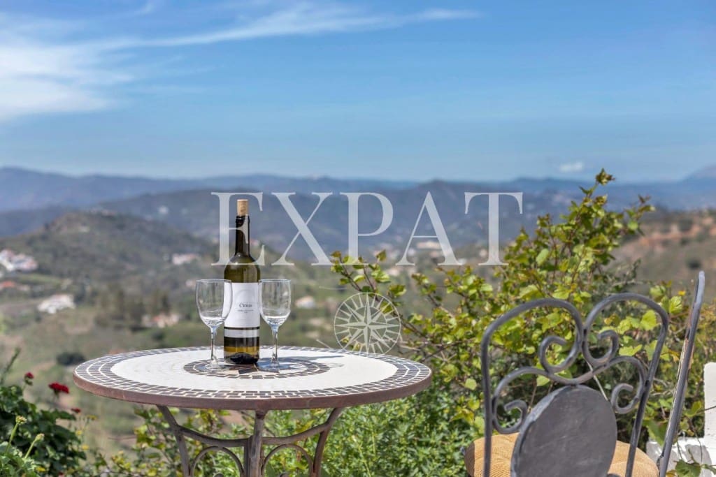 4 slaapkamer Finca/Landhuis te koop in Canillas de Aceituno met zwembad - € 340.000 (Ref: 9356687)