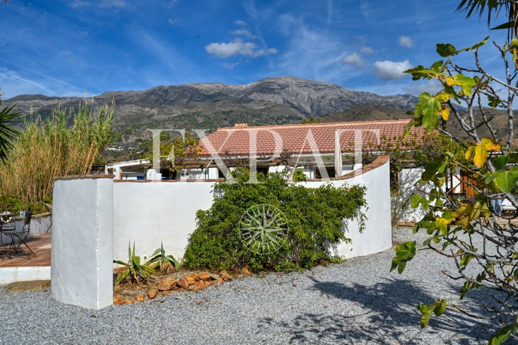 4 slaapkamer Finca/Landhuis te koop in Canillas de Aceituno met zwembad - € 340.000 (Ref: 9356687)