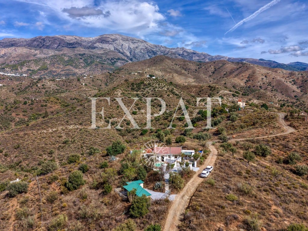 4 slaapkamer Finca/Landhuis te koop in Canillas de Aceituno met zwembad - € 340.000 (Ref: 9356687)