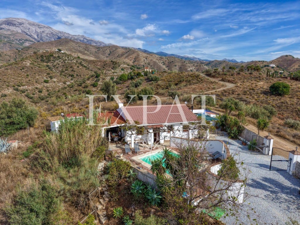 4 slaapkamer Finca/Landhuis te koop in Canillas de Aceituno met zwembad - € 340.000 (Ref: 9356687)
