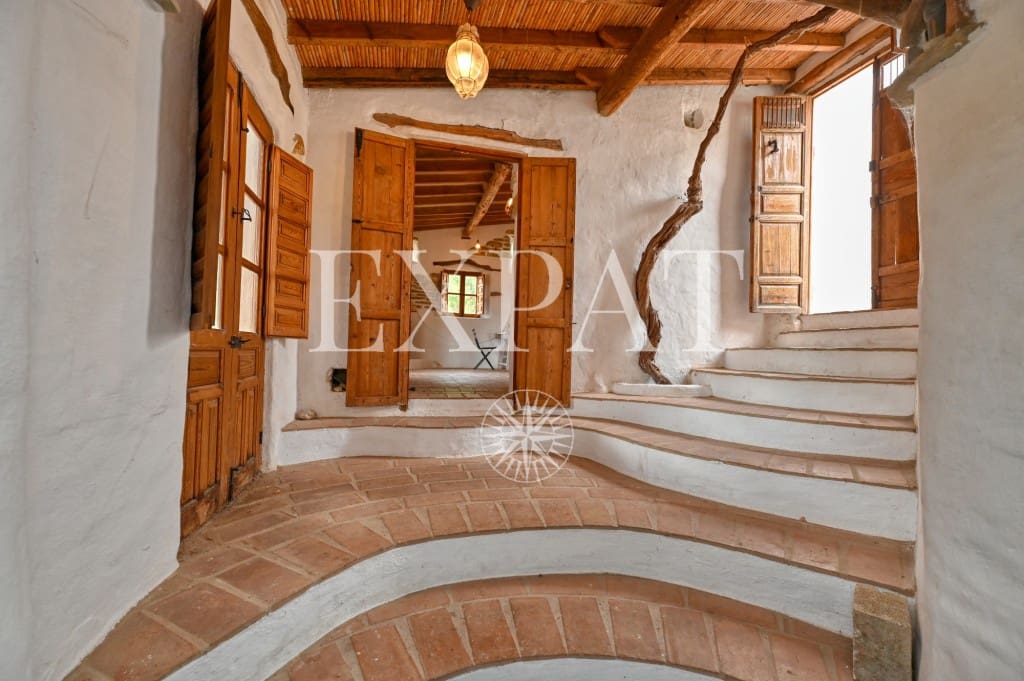 32 soveværelse Finca/Landehus til salg i Vinuela med swimmingpool - € 2.950.000 (Ref: 9395764)