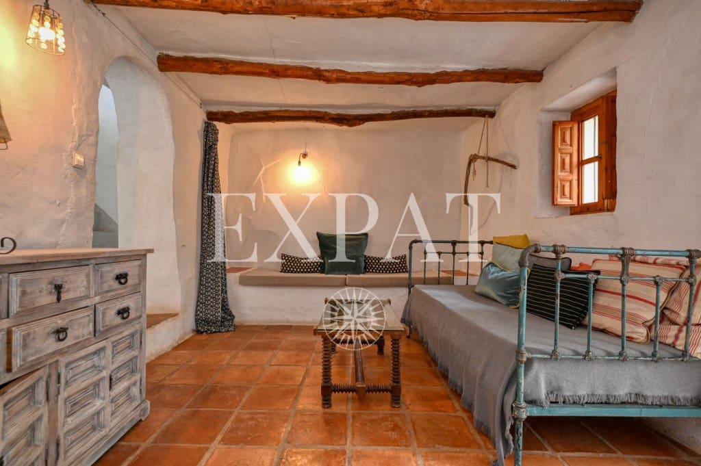 32 soveværelse Finca/Landehus til salg i Vinuela med swimmingpool - € 2.950.000 (Ref: 9395764)