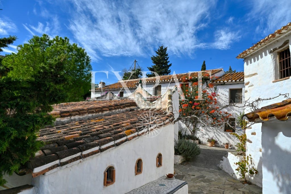 32 soveværelse Finca/Landehus til salg i Vinuela med swimmingpool - € 2.950.000 (Ref: 9395764)