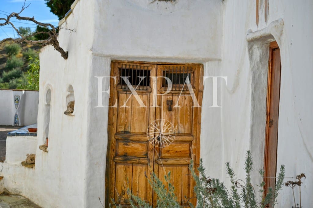 32 soveværelse Finca/Landehus til salg i Vinuela med swimmingpool - € 2.950.000 (Ref: 9395764)