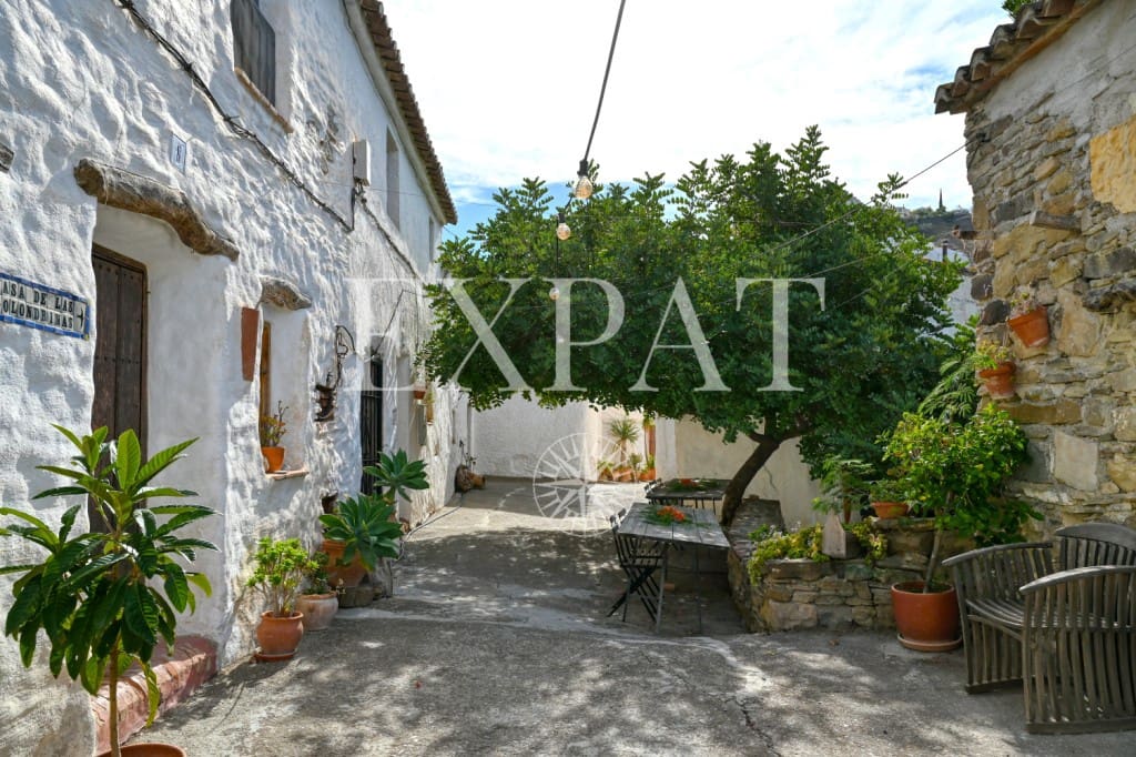 32 soveværelse Finca/Landehus til salg i Vinuela med swimmingpool - € 2.950.000 (Ref: 9395764)