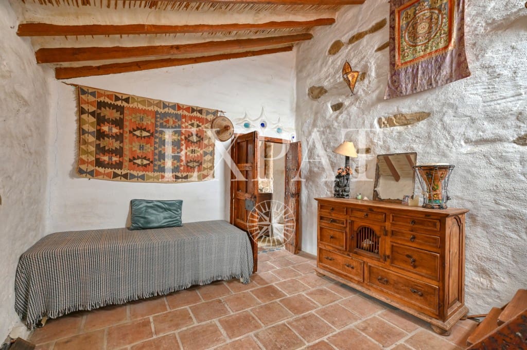 32 soveværelse Finca/Landehus til salg i Vinuela med swimmingpool - € 2.950.000 (Ref: 9395764)