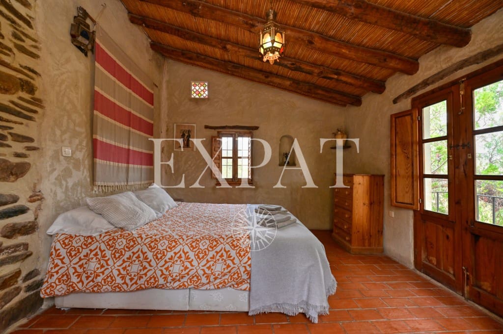 32 soveværelse Finca/Landehus til salg i Vinuela med swimmingpool - € 2.950.000 (Ref: 9395764)