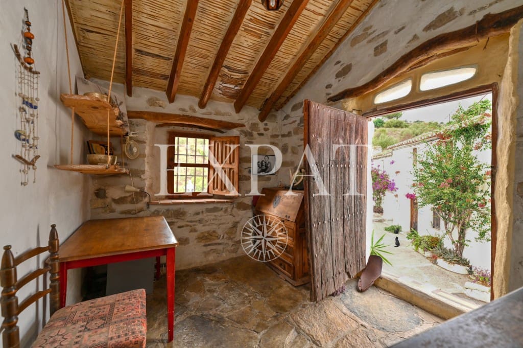 32 soveværelse Finca/Landehus til salg i Vinuela med swimmingpool - € 2.950.000 (Ref: 9395764)