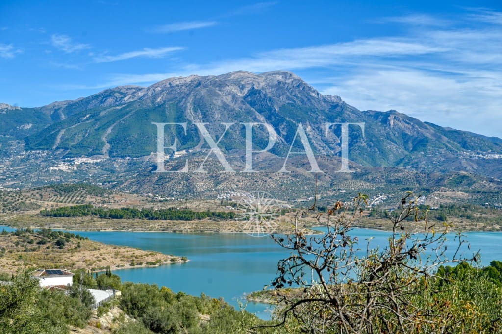 32 soveværelse Finca/Landehus til salg i Vinuela med swimmingpool - € 2.950.000 (Ref: 9395764)