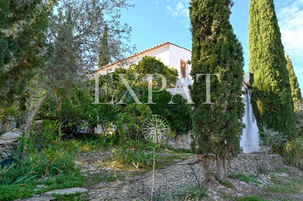 32 soveværelse Finca/Landehus til salg i Vinuela med swimmingpool - € 2.950.000 (Ref: 9395764)