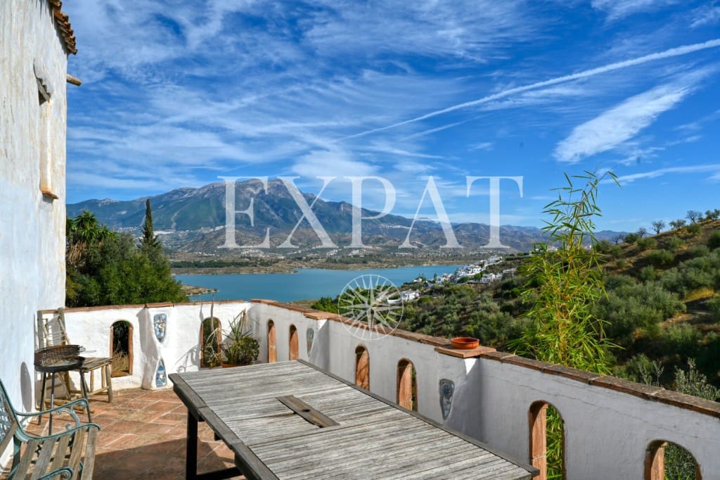 32 soveværelse Finca/Landehus til salg i Vinuela med swimmingpool - € 2.950.000 (Ref: 9395764)