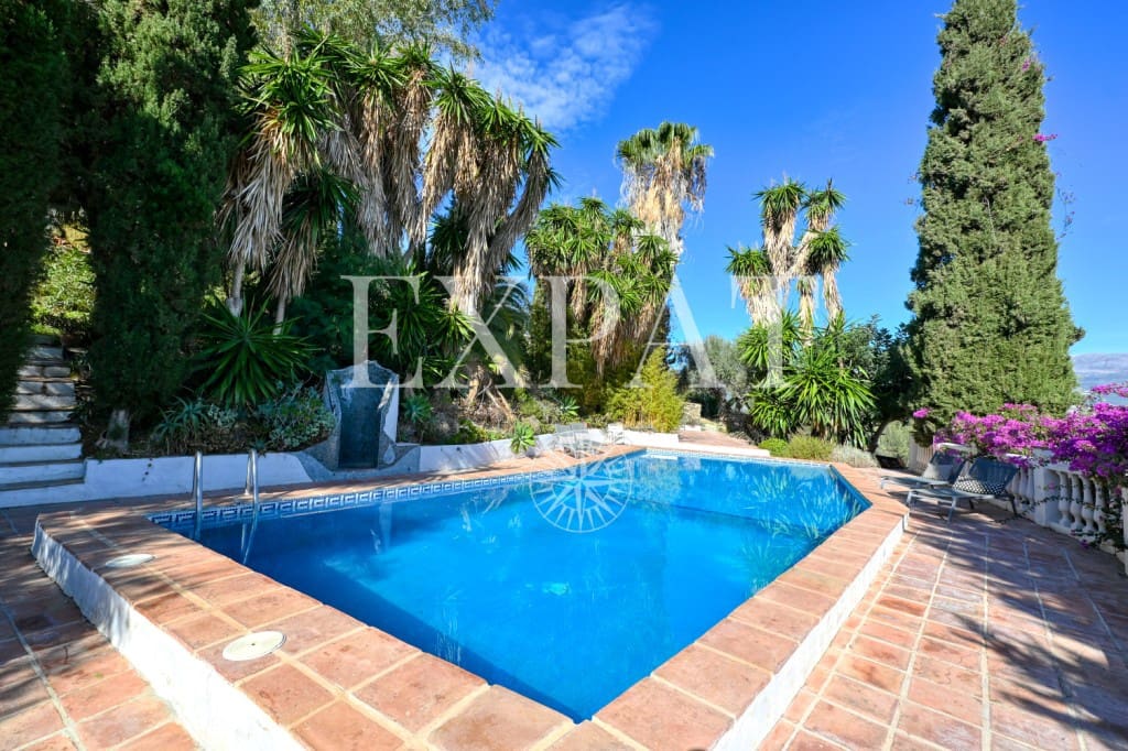 32 soveværelse Finca/Landehus til salg i Vinuela med swimmingpool - € 2.950.000 (Ref: 9395764)