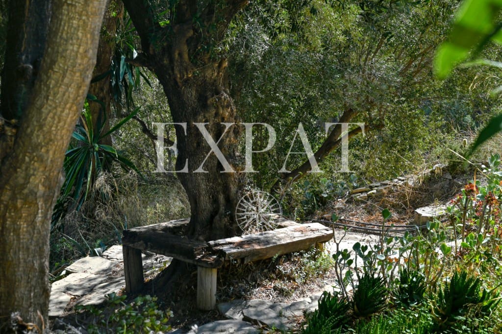 32 soveværelse Finca/Landehus til salg i Vinuela med swimmingpool - € 2.950.000 (Ref: 9395764)