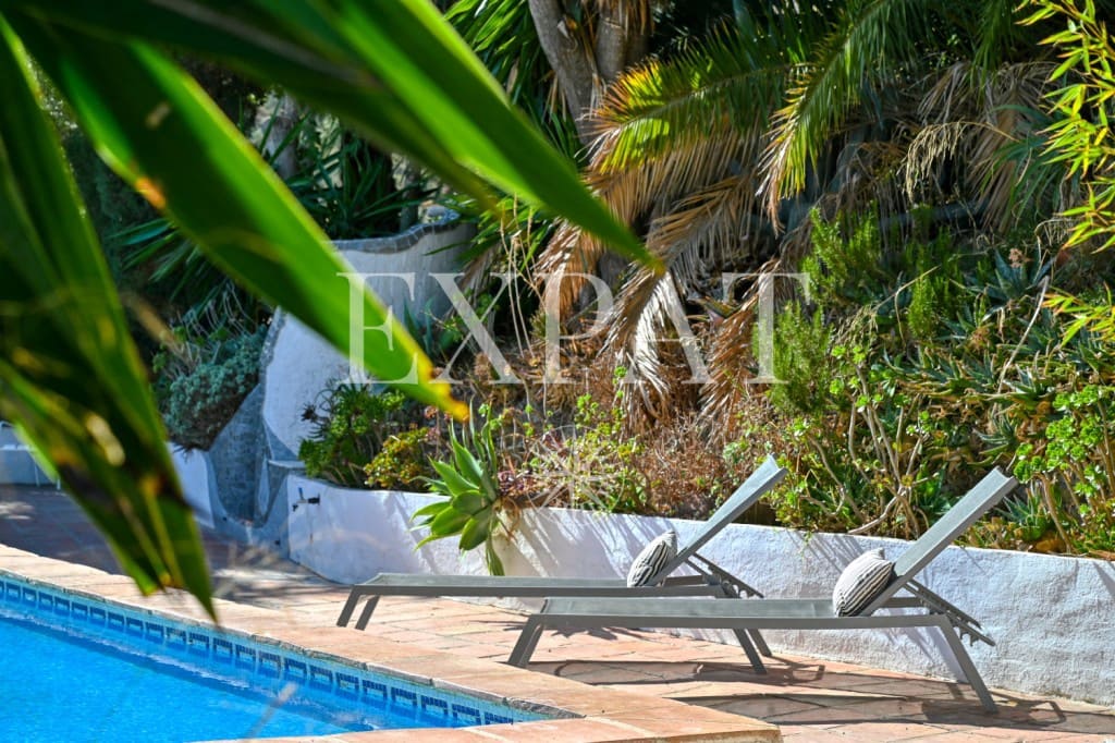 32 soveværelse Finca/Landehus til salg i Vinuela med swimmingpool - € 2.950.000 (Ref: 9395764)