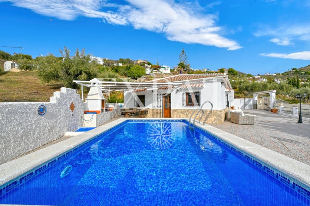 4 soveværelse Finca/Landehus til salg i Competa med swimmingpool - € 389.000 (Ref: 9415648)