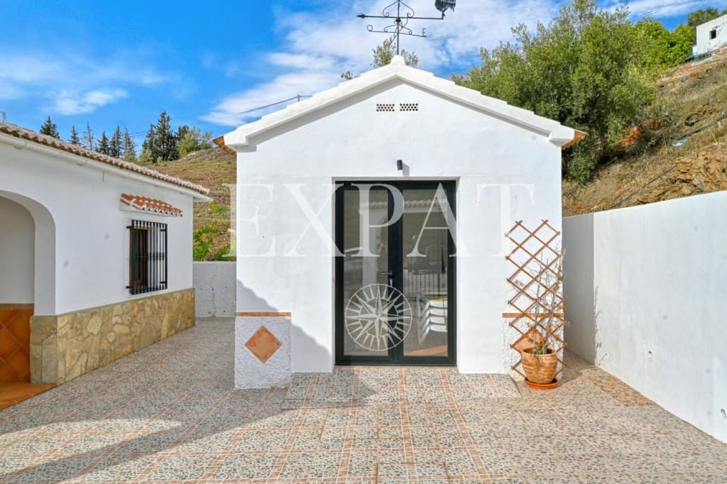 4 soveværelse Finca/Landehus til salg i Competa med swimmingpool - € 389.000 (Ref: 9415648)