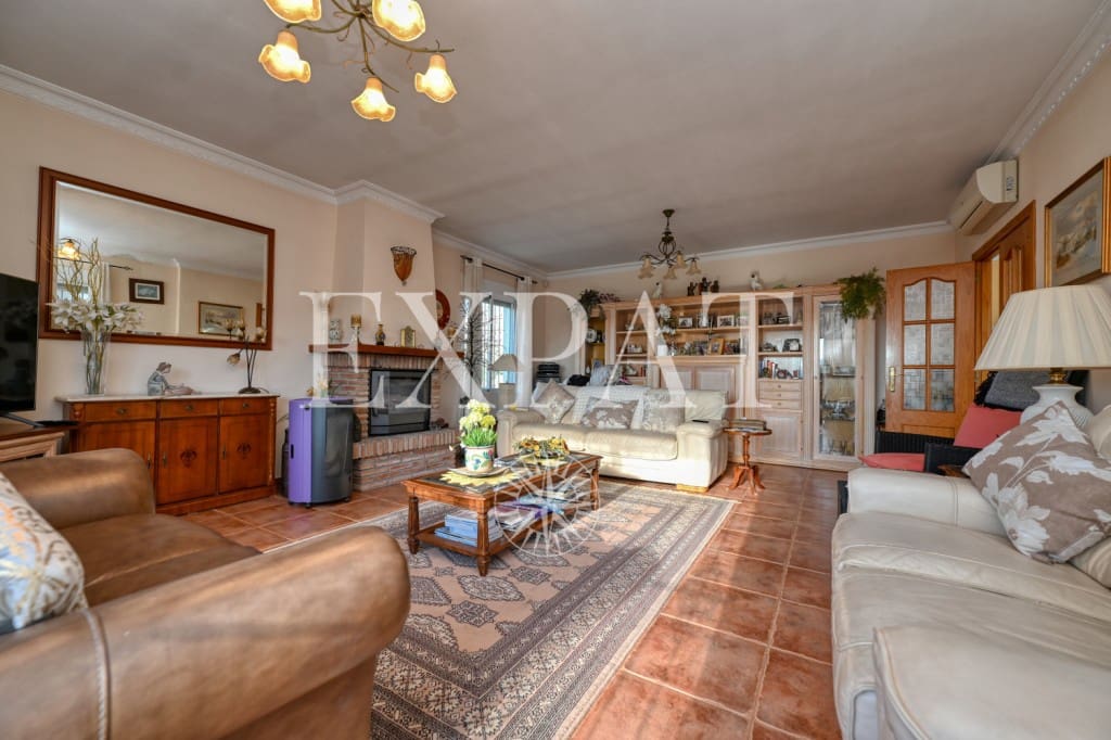 5 sovrum Finca/Hus på landet till salu i Alcaucin med pool - 459 000 € (Ref: 9421993)