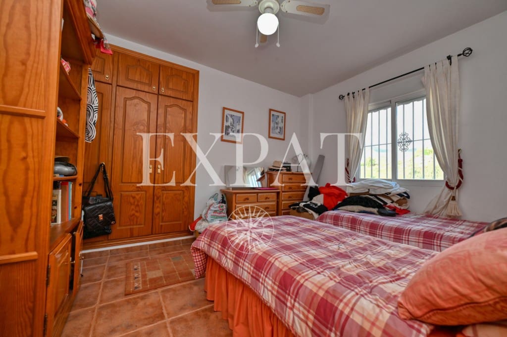 5 sovrum Finca/Hus på landet till salu i Alcaucin med pool - 459 000 € (Ref: 9421993)