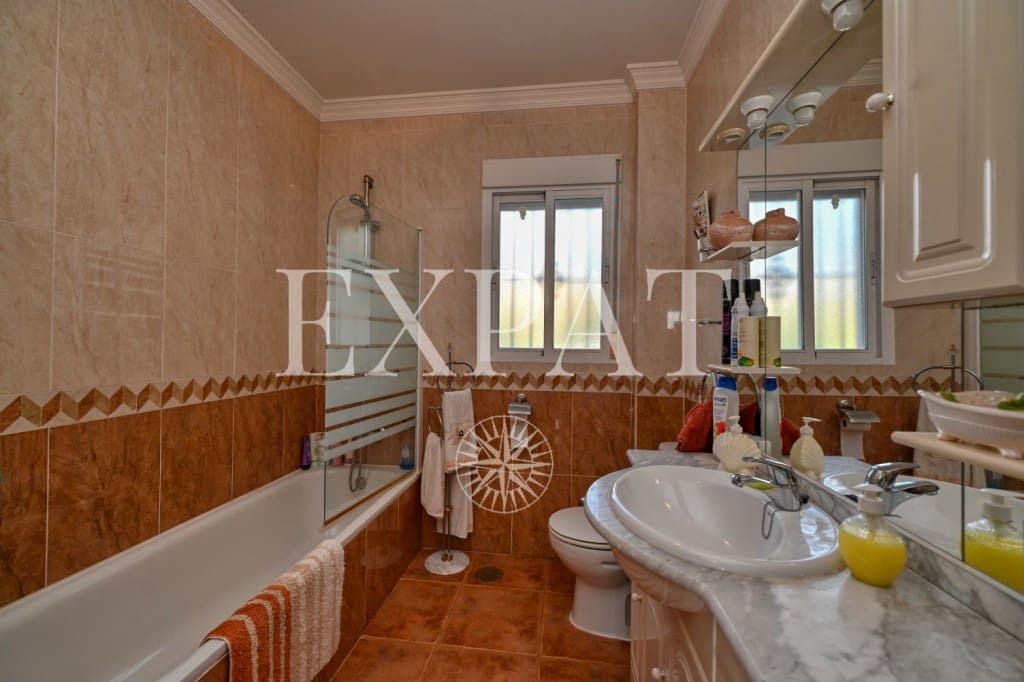 5 sovrum Finca/Hus på landet till salu i Alcaucin med pool - 459 000 € (Ref: 9421993)