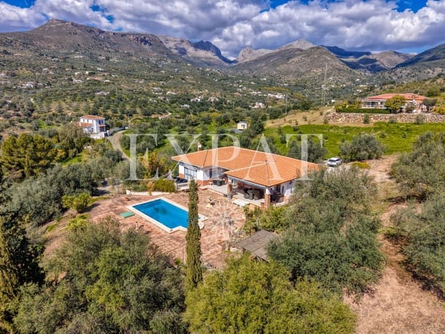 5 slaapkamer Finca/Landhuis te koop in Alcaucín met zwembad - € 415.000 (Ref: 9421993)