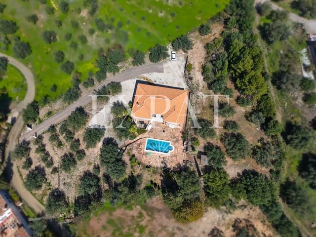 5 slaapkamer Finca/Landhuis te koop in Alcaucín met zwembad - € 415.000 (Ref: 9421993)