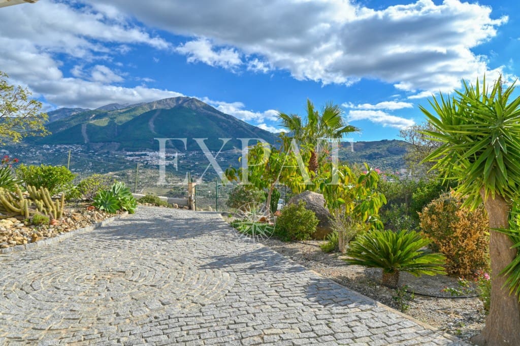 3 soveværelse Finca/Landehus til salg i Alcaucin med swimmingpool garage - € 397.500 (Ref: 9436888)