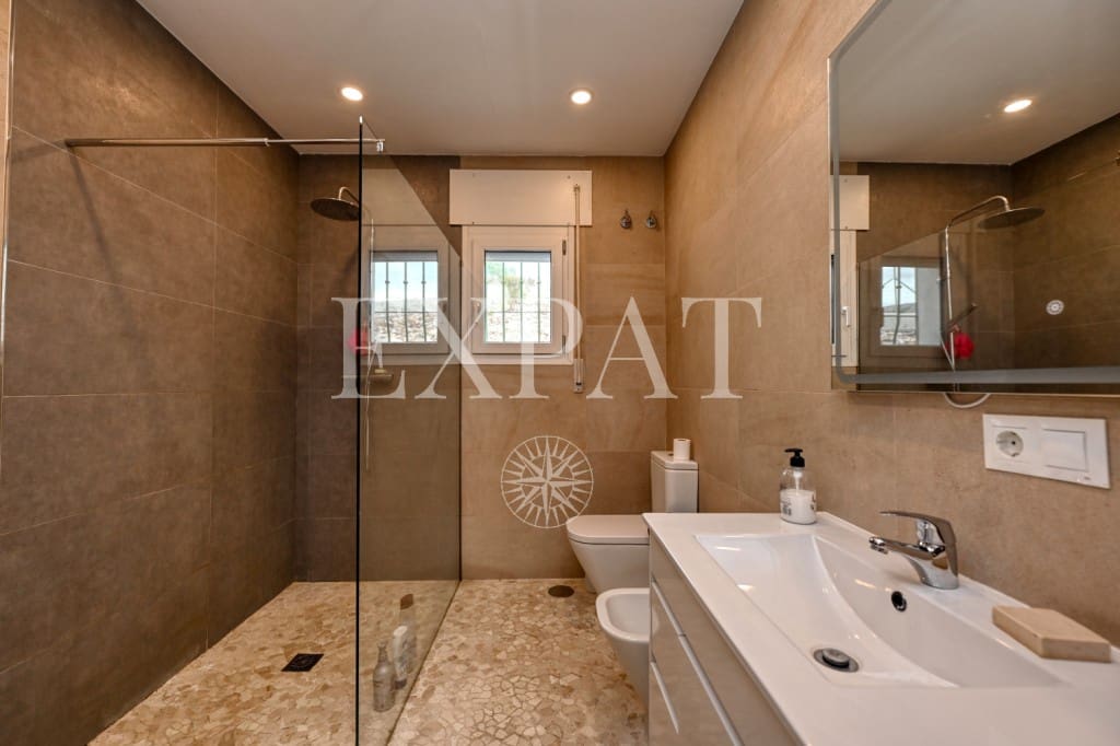 3 soveværelse Finca/Landehus til salg i Alcaucin med swimmingpool garage - € 397.500 (Ref: 9436888)