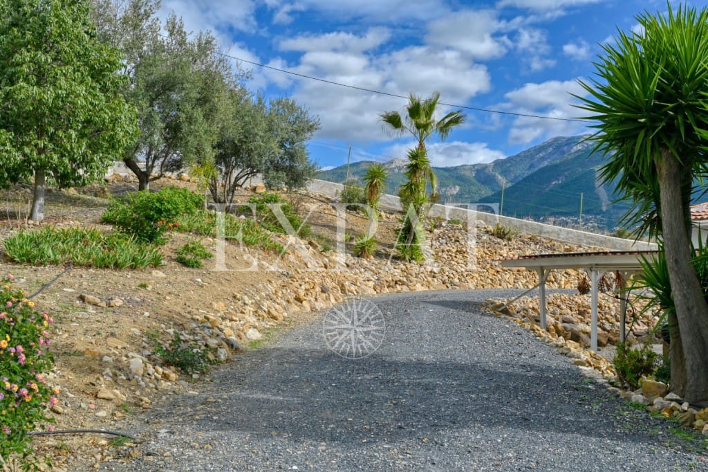 3 soveværelse Finca/Landehus til salg i Alcaucin med swimmingpool garage - € 397.500 (Ref: 9436888)