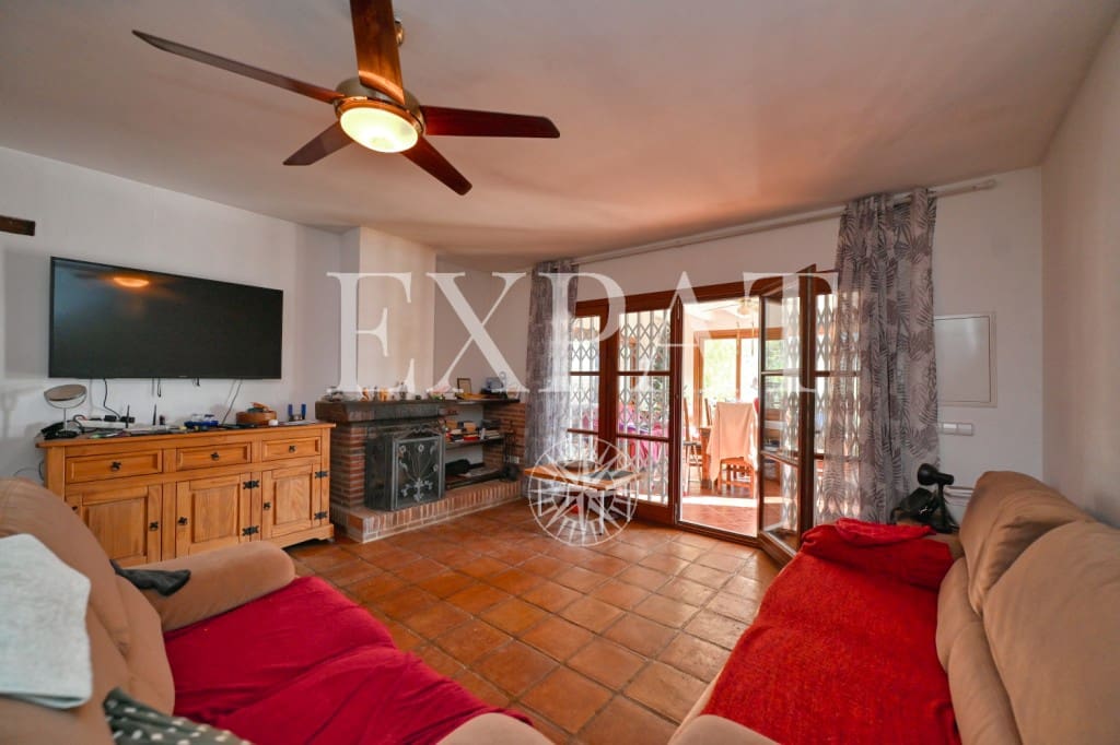 3 soveværelse Finca/Landehus til salg i Alcaucin med swimmingpool - € 370.000 (Ref: 9436889)