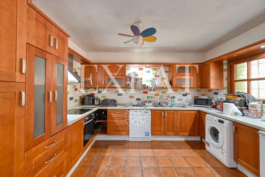 3 soveværelse Finca/Landehus til salg i Alcaucin med swimmingpool - € 370.000 (Ref: 9436889)