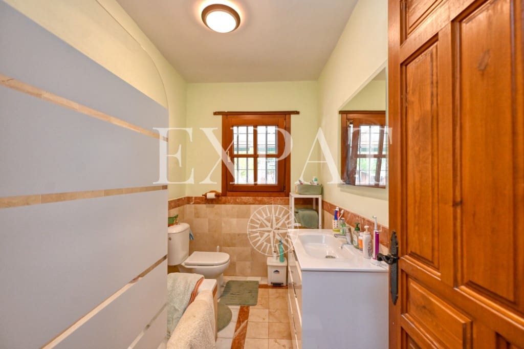 3 soveværelse Finca/Landehus til salg i Alcaucin med swimmingpool - € 370.000 (Ref: 9436889)