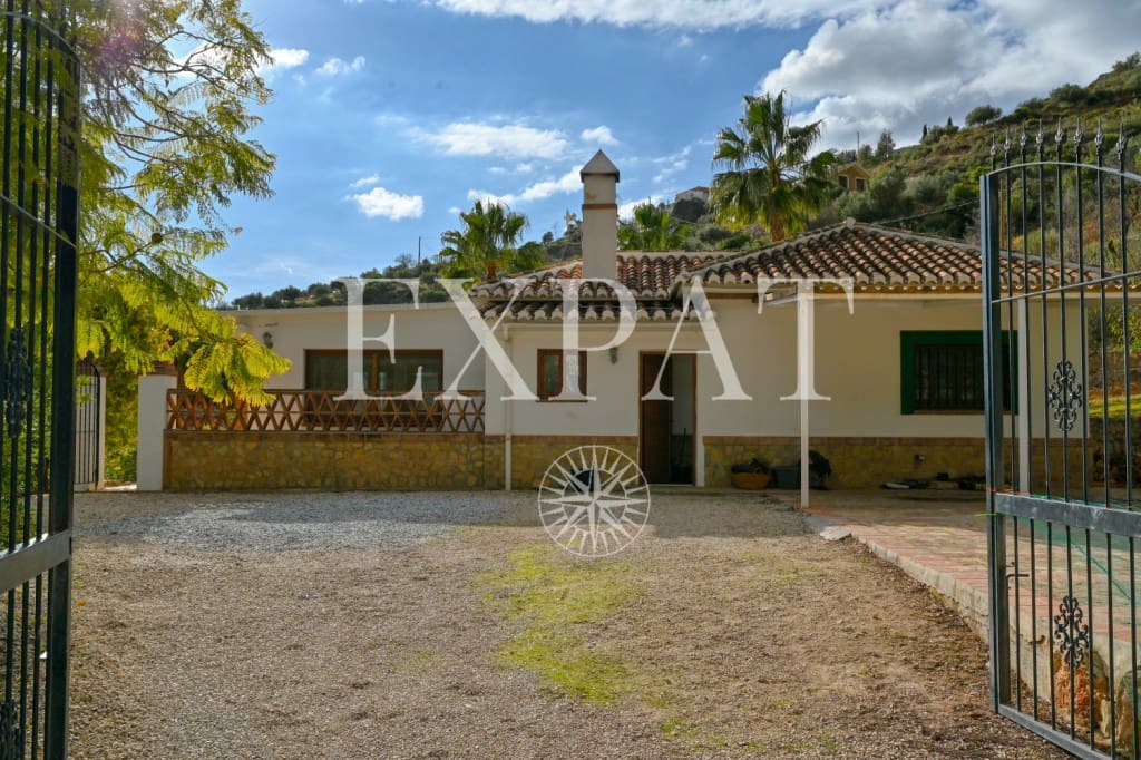 3 soveværelse Finca/Landehus til salg i Alcaucin med swimmingpool - € 370.000 (Ref: 9436889)