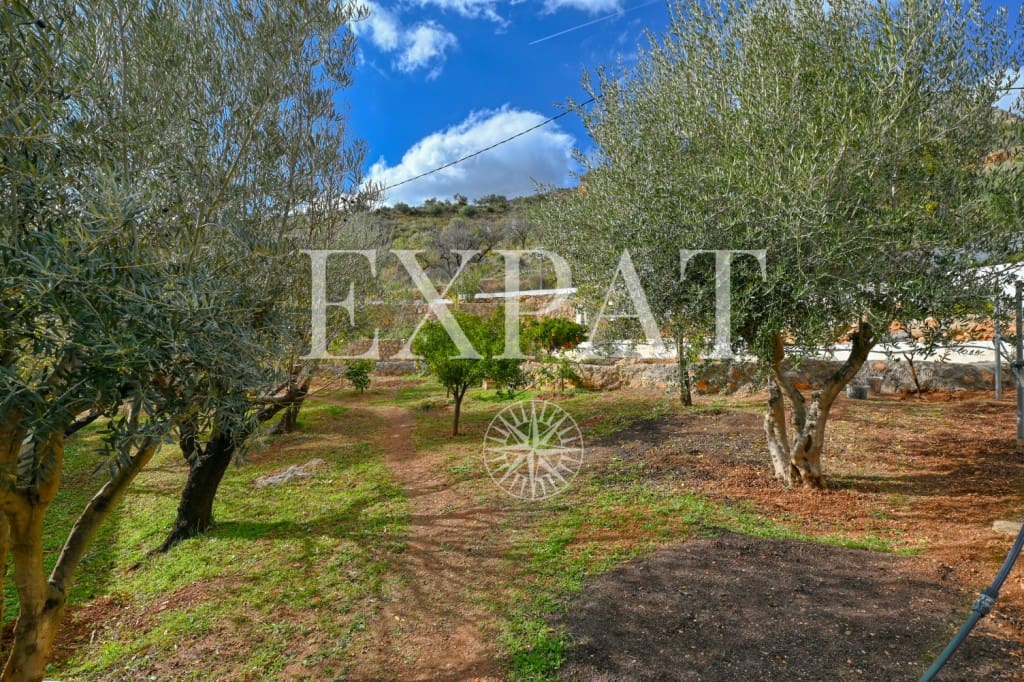 3 soveværelse Finca/Landehus til salg i Alcaucin med swimmingpool - € 370.000 (Ref: 9436889)