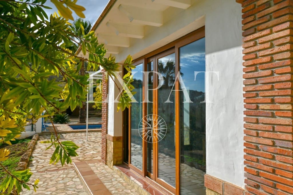 3 soveværelse Finca/Landehus til salg i Alcaucin med swimmingpool - € 370.000 (Ref: 9436889)