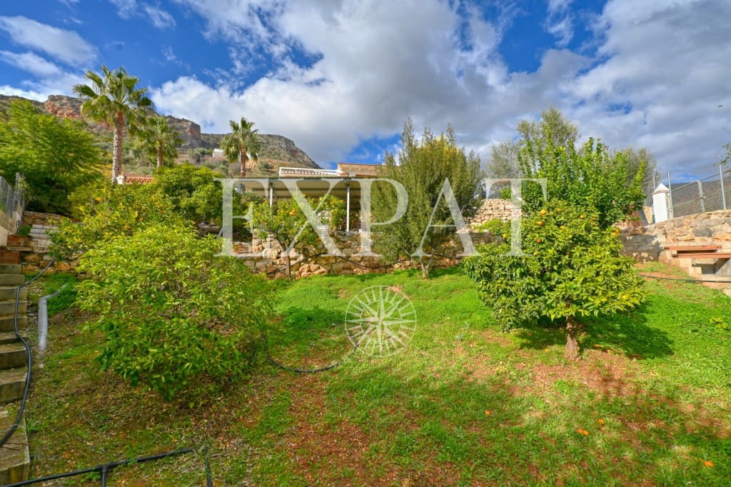 3 soveværelse Finca/Landehus til salg i Alcaucin med swimmingpool - € 370.000 (Ref: 9436889)