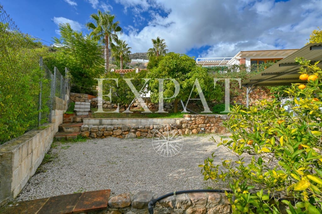 3 soveværelse Finca/Landehus til salg i Alcaucin med swimmingpool - € 370.000 (Ref: 9436889)