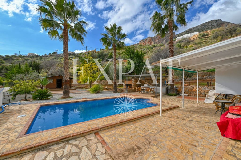 3 soveværelse Finca/Landehus til salg i Alcaucin med swimmingpool - € 370.000 (Ref: 9436889)