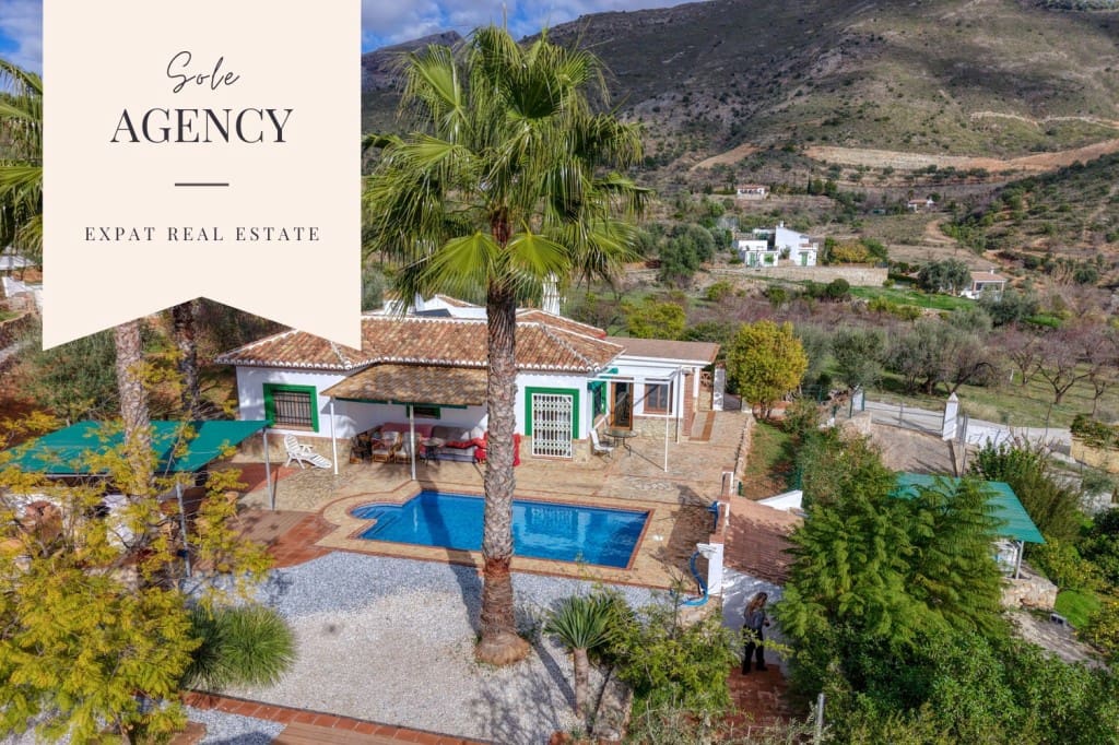 3 soveværelse Finca/Landehus til salg i Alcaucin med swimmingpool - € 370.000 (Ref: 9436889)