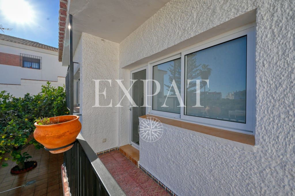 5 bedroom Villa for sale in Torre de Benagalbon with pool garage - € 695,000 (Ref: 9494454)