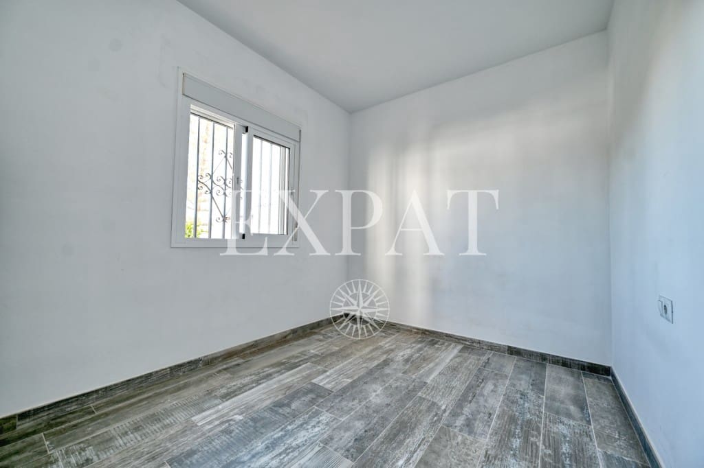 5 bedroom Villa for sale in Torre de Benagalbon with pool garage - € 695,000 (Ref: 9494454)