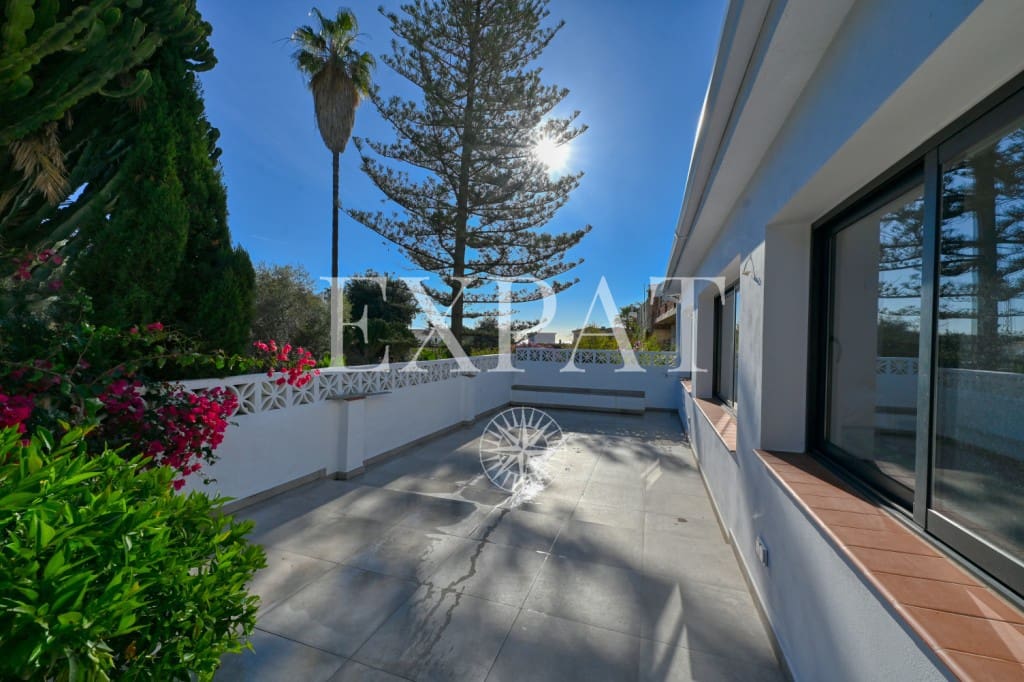 5 bedroom Villa for sale in Torre de Benagalbon with pool garage - € 695,000 (Ref: 9494454)