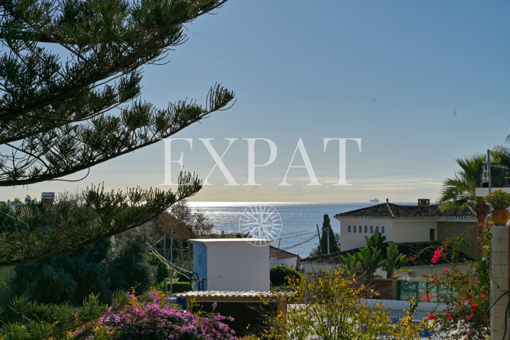 5 bedroom Villa for sale in Torre de Benagalbon with pool garage - € 695,000 (Ref: 9494454)