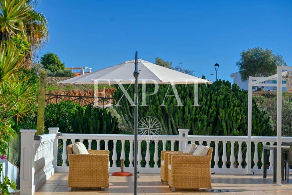 5 bedroom Villa for sale in Torre de Benagalbon with pool garage - € 695,000 (Ref: 9494454)