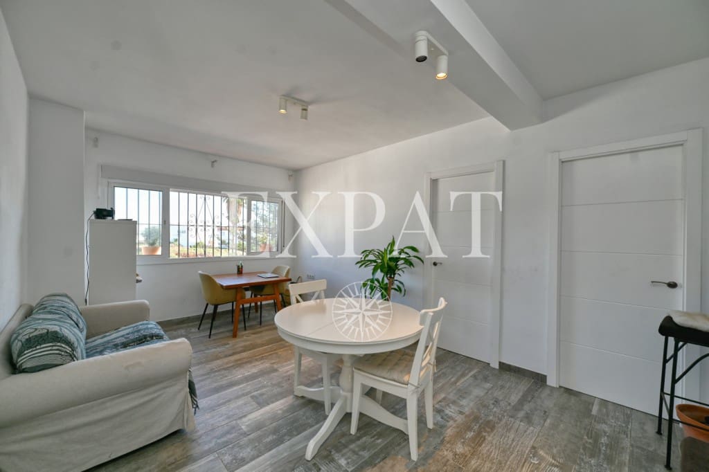 5 bedroom Villa for sale in Torre de Benagalbon with pool garage - € 695,000 (Ref: 9494454)